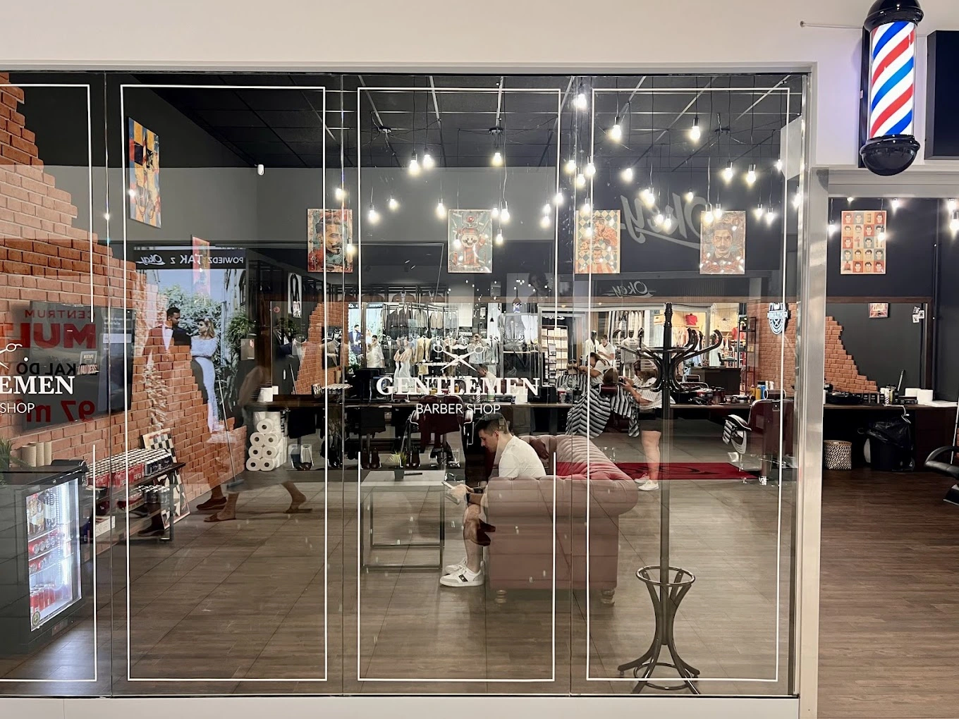 Budynek MULTIVO Centrum - lokalizacja Gentlemen Barber Shop Radom