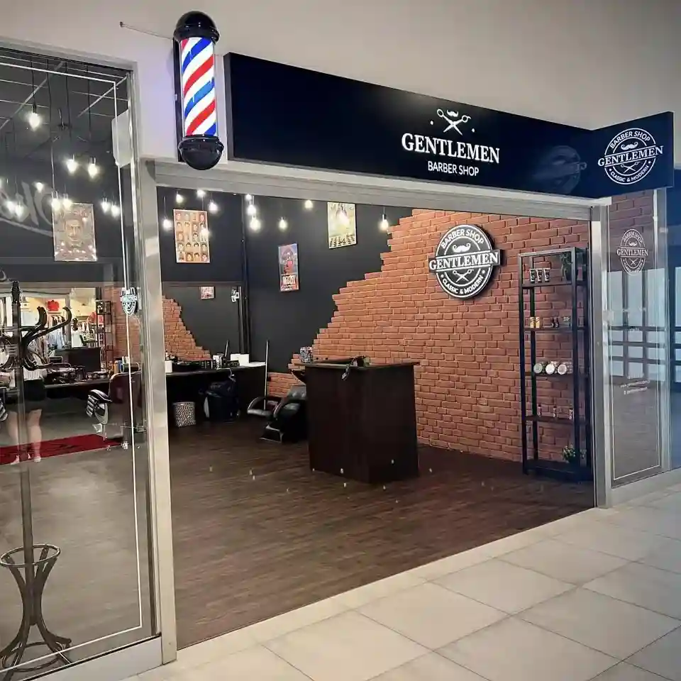 Widok z zewnątrz salonu Gentlemen Barber Shop Radom w MULTIVO Centrum