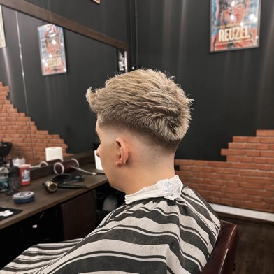 Blond crop w Gentlemen Barber Shop Radom - realizacja barberska w Radomiu