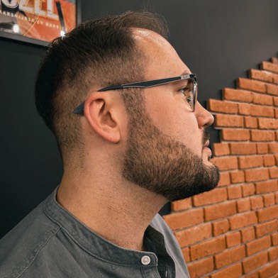 Broda profil w Gentlemen Barber Shop Radom - realizacja barberska w Radomiu