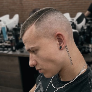Buzz cut blond w Gentlemen Barber Shop Radom - realizacja barberska w Radomiu