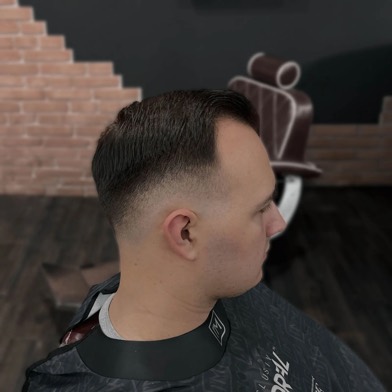Crop fade profil w Gentlemen Barber Shop Radom - realizacja barberska w Radomiu