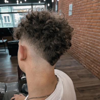 Curly crop - tył w Gentlemen Barber Shop Radom - realizacja barberska w Radomiu