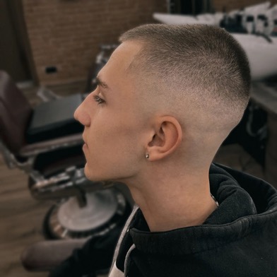 Czysty fade profil w Gentlemen Barber Shop Radom - realizacja barberska w Radomiu
