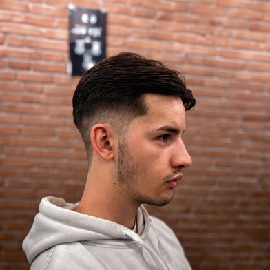 Klasyczne strzyżenie męskie w Gentlemen Barber Shop Radom - realizacja barberska w Radomiu