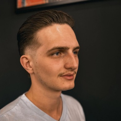 Klasyczny gentleman w Gentlemen Barber Shop Radom - realizacja barberska w Radomiu