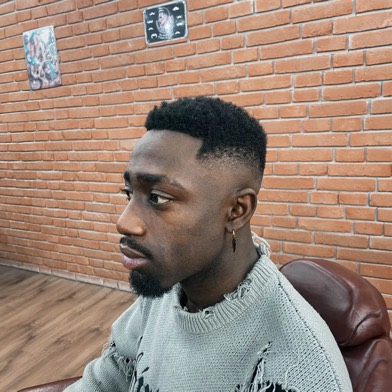 Short afro fade w Gentlemen Barber Shop Radom - realizacja barberska w Radomiu