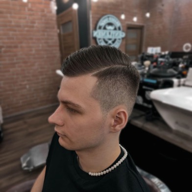 Short fade profil w Gentlemen Barber Shop Radom - realizacja barberska w Radomiu