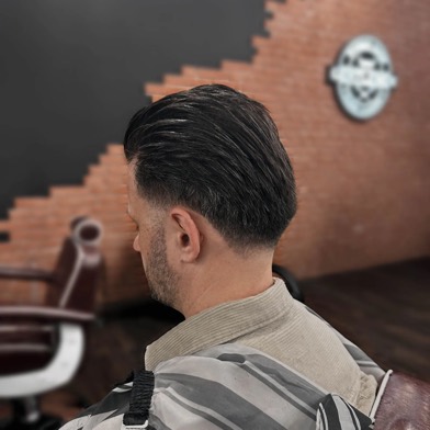 Slick back fade w Gentlemen Barber Shop Radom - realizacja barberska w Radomiu