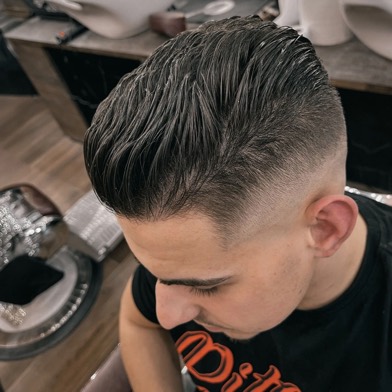 Slick back góra w Gentlemen Barber Shop Radom - realizacja barberska w Radomiu