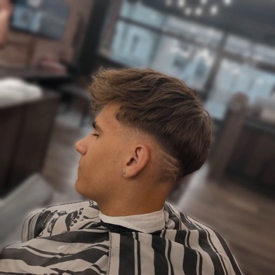 Teksturowana góra w Gentlemen Barber Shop Radom - realizacja barberska w Radomiu