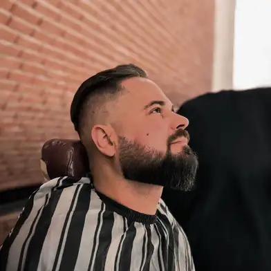 Bart und Finish bei Gentlemen Barber Shop Radom - Barberarbeit in Radom