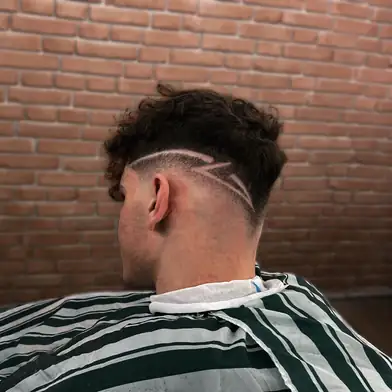 Design mit Textur bei Gentlemen Barber Shop Radom - Barberarbeit in Radom