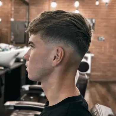 Längeres Haar + Fade bei Gentlemen Barber Shop Radom - Barberarbeit in Radom