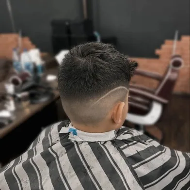 Fade net - vue arrière chez Gentlemen Barber Shop Radom - réalisation barbier à Radom