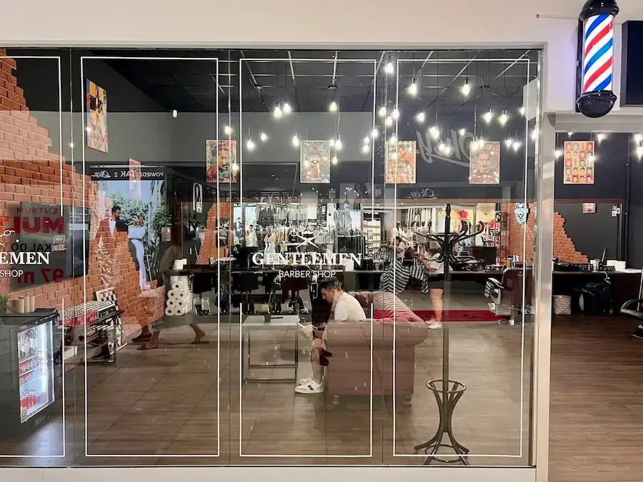 Wejście do Gentlemen Barber Shop Radom w MULTIVO Centrum